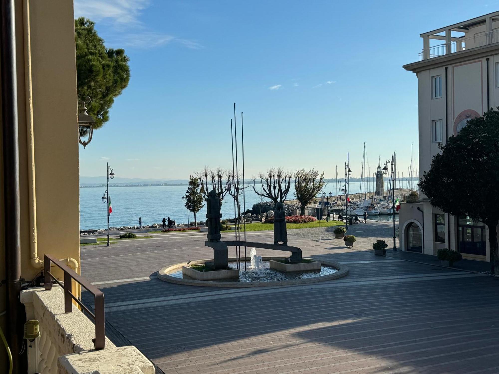 Desenzanoloft Official Partner Marriott Homes & Villas - Palazzo Visconti Luxury Suite Desenzano del Garda Exterior foto